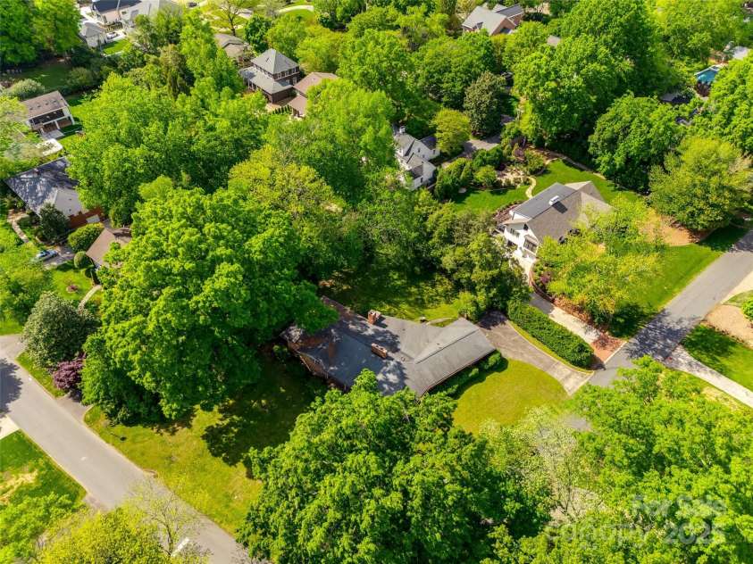 3330 Foxcroft Road, Charlotte, NC 28211.  MLS# CAR4240478, YatesRealty ID 7074. 