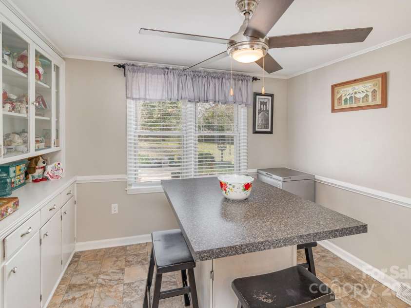 515 Burlington Street, Wadesboro, NC 28170.  MLS# CAR4239186, YatesRealty ID 7075. Breakfast area