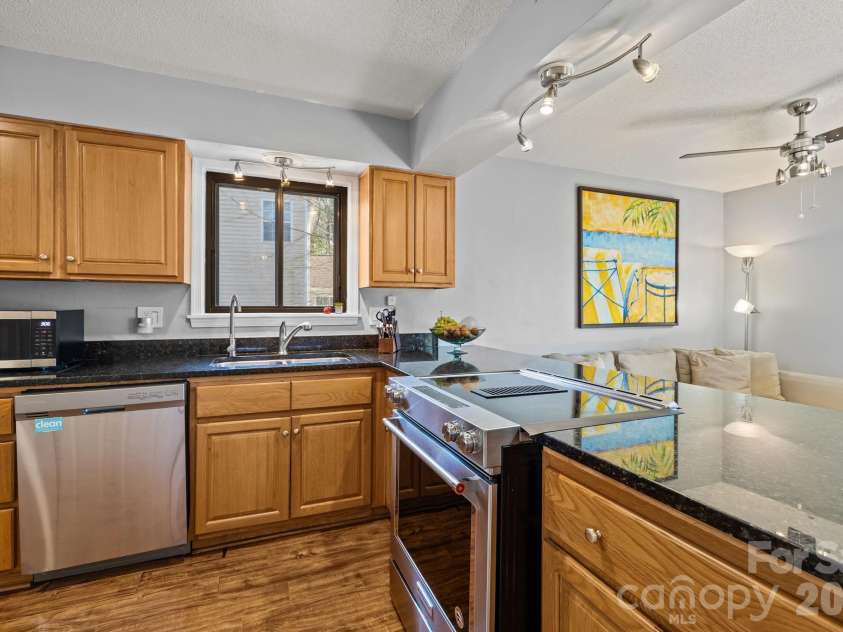 9067 Tulagi Court, Fort Mill, SC 29708.  MLS# CAR4355936, YatesRealty ID 7075. 
