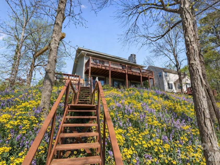 9067 Tulagi Court, Fort Mill, SC 29708.  MLS# CAR4355936, YatesRealty ID 7075. 