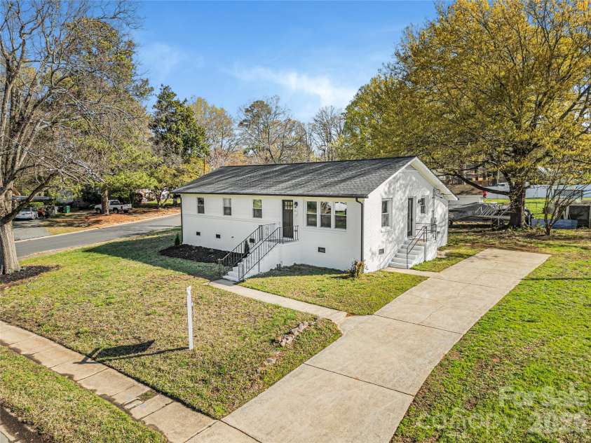 4629 Hidden Valley Road, Charlotte, NC 28213.  MLS# CAR4357377, YatesRealty ID 7076. 