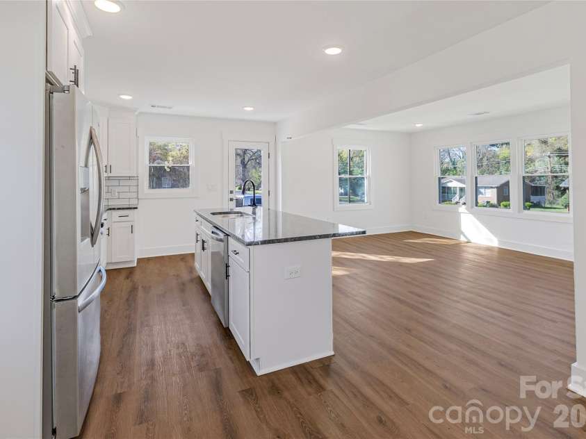 4629 Hidden Valley Road, Charlotte, NC 28213.  MLS# CAR4357377, YatesRealty ID 7076. 