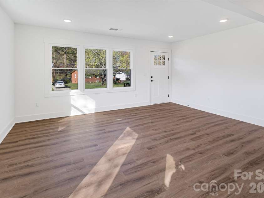 4629 Hidden Valley Road, Charlotte, NC 28213.  MLS# CAR4357377, YatesRealty ID 7076. 