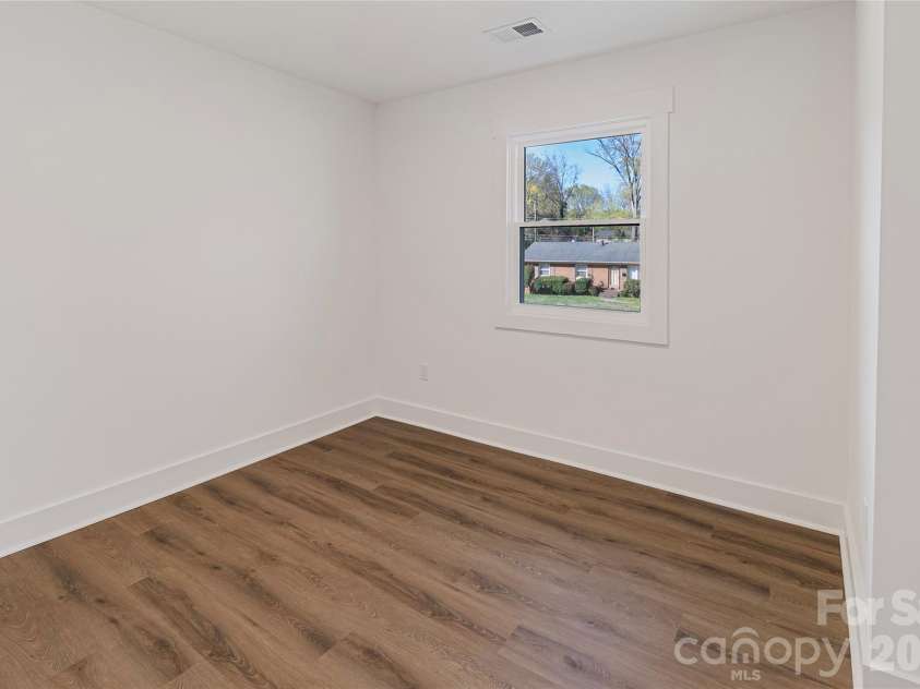 4629 Hidden Valley Road, Charlotte, NC 28213.  MLS# CAR4357377, YatesRealty ID 7076. 