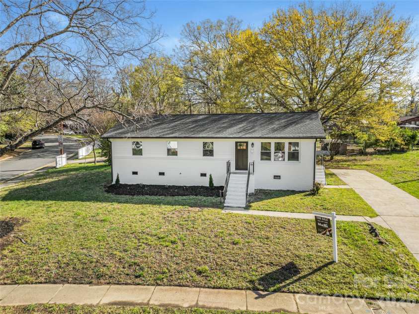 4629 Hidden Valley Road, Charlotte, NC 28213.  MLS# CAR4357377, YatesRealty ID 7076. 