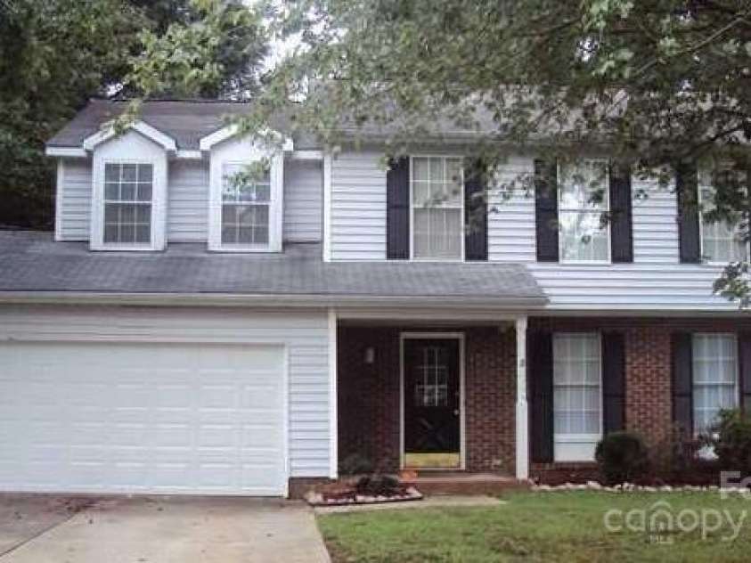 10006 White Cascade Drive, Charlotte, NC 28269.  MLS# CAR4215534, YatesRealty ID 7078. 