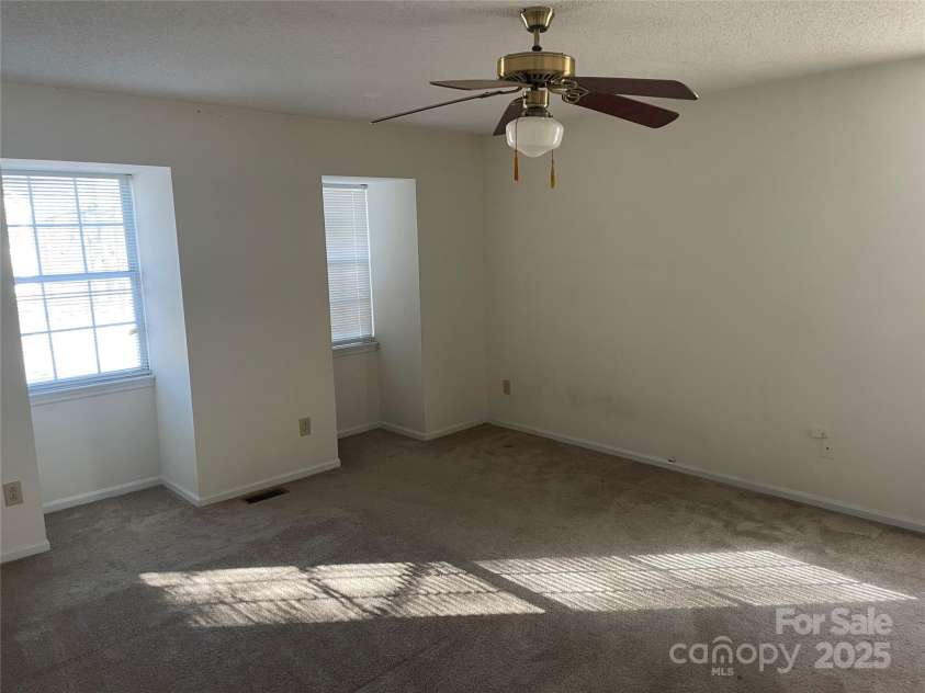 10006 White Cascade Drive, Charlotte, NC 28269.  MLS# CAR4215534, YatesRealty ID 7078. 