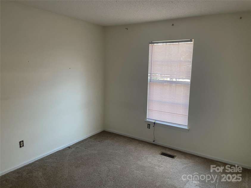 10006 White Cascade Drive, Charlotte, NC 28269.  MLS# CAR4215534, YatesRealty ID 7078. 