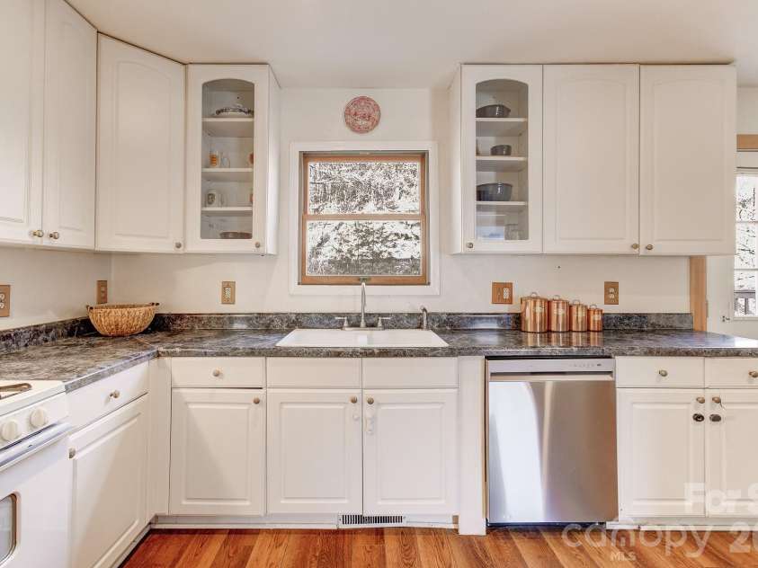 92 Arrowood Road, Weaverville, NC 28787.  MLS# CAR4353332, YatesRealty ID 7078. 