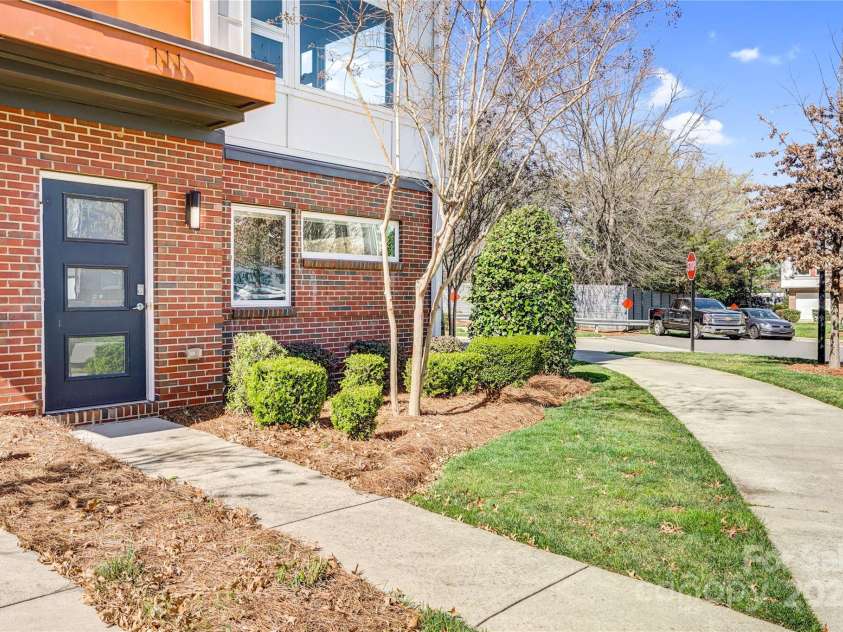 111 Poindexter Drive, Charlotte, NC 28203.  MLS# CAR4233438, YatesRealty ID 7079. 