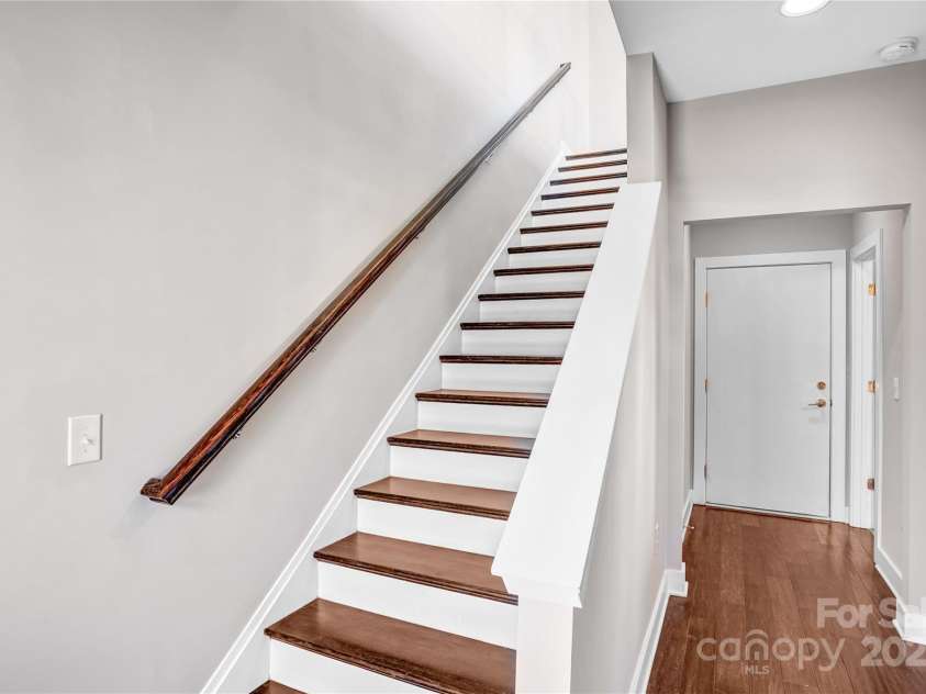 111 Poindexter Drive, Charlotte, NC 28203.  MLS# CAR4233438, YatesRealty ID 7079. 