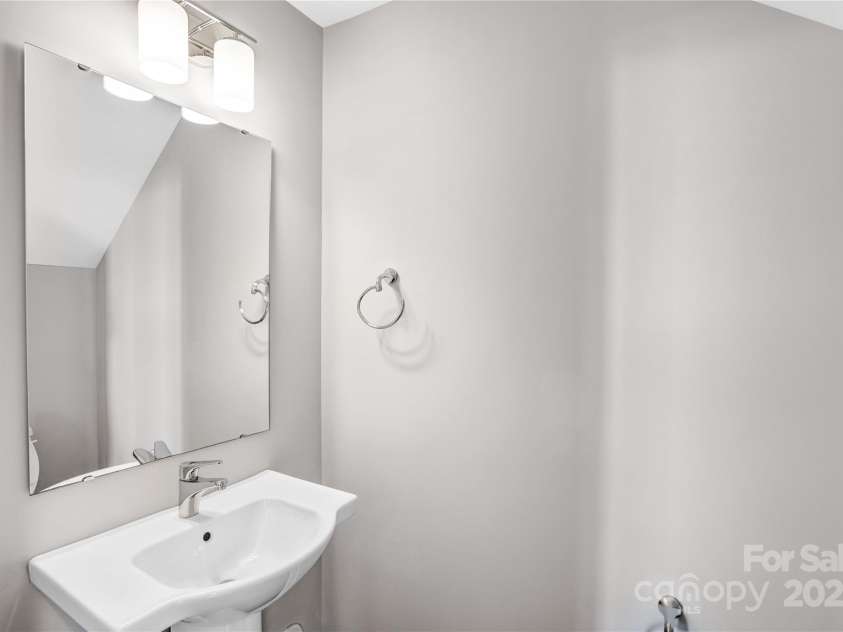 111 Poindexter Drive, Charlotte, NC 28203.  MLS# CAR4233438, YatesRealty ID 7079. 