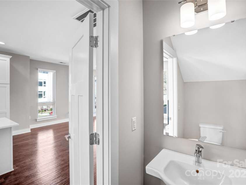 111 Poindexter Drive, Charlotte, NC 28203.  MLS# CAR4233438, YatesRealty ID 7079. 