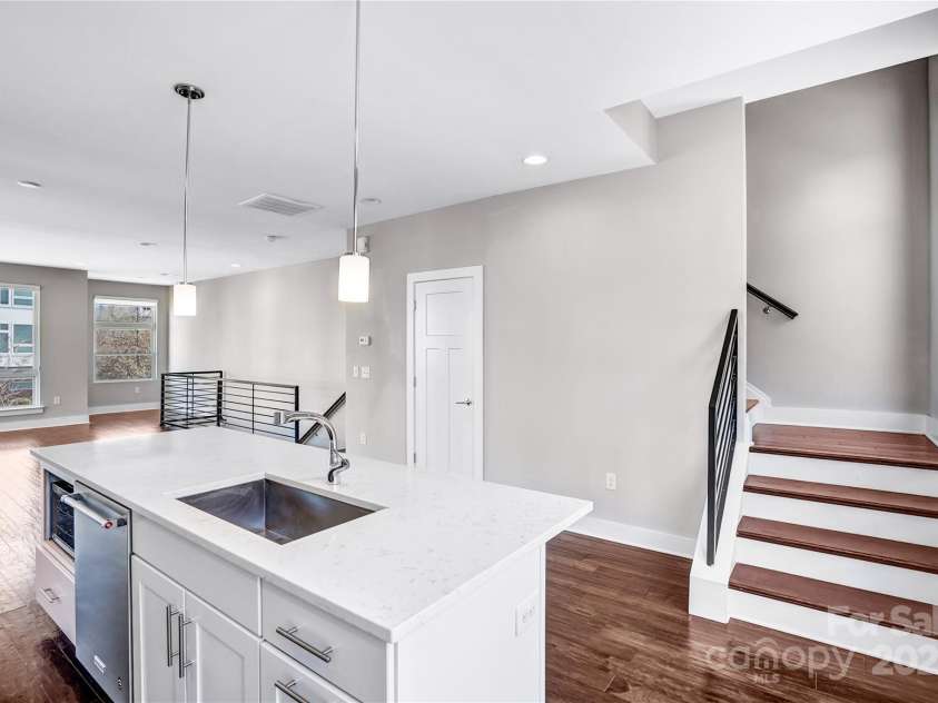 111 Poindexter Drive, Charlotte, NC 28203.  MLS# CAR4233438, YatesRealty ID 7079. 