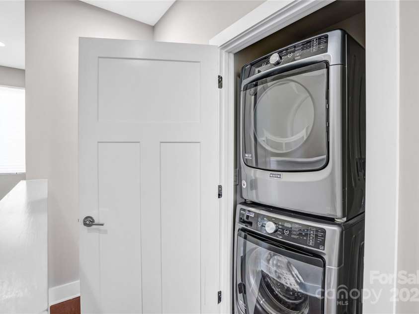 111 Poindexter Drive, Charlotte, NC 28203.  MLS# CAR4233438, YatesRealty ID 7079. 