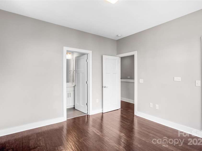 111 Poindexter Drive, Charlotte, NC 28203.  MLS# CAR4233438, YatesRealty ID 7079. 