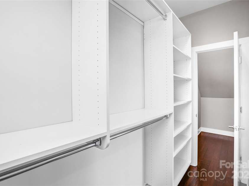 111 Poindexter Drive, Charlotte, NC 28203.  MLS# CAR4233438, YatesRealty ID 7079. 