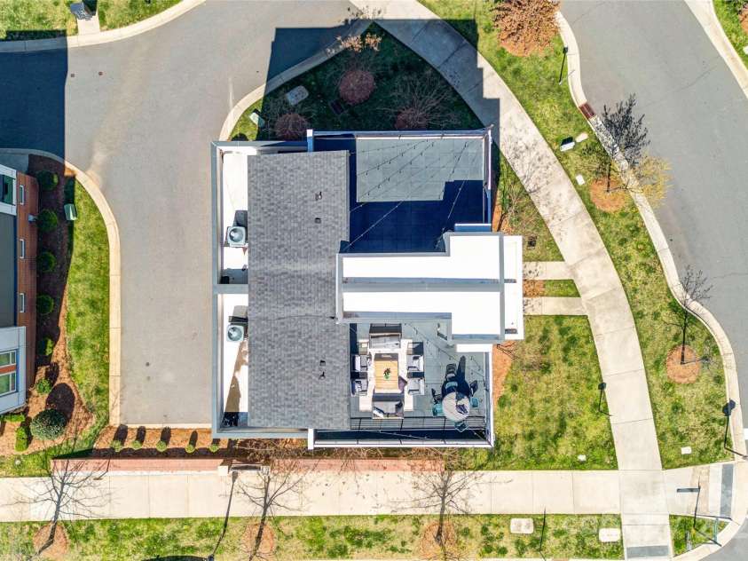 111 Poindexter Drive, Charlotte, NC 28203.  MLS# CAR4233438, YatesRealty ID 7079. 