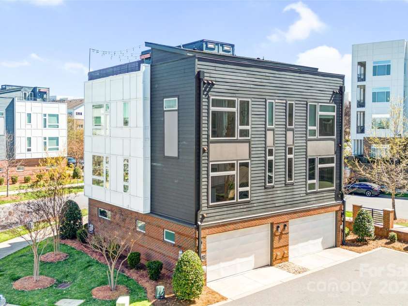 111 Poindexter Drive, Charlotte, NC 28203.  MLS# CAR4233438, YatesRealty ID 7079. 
