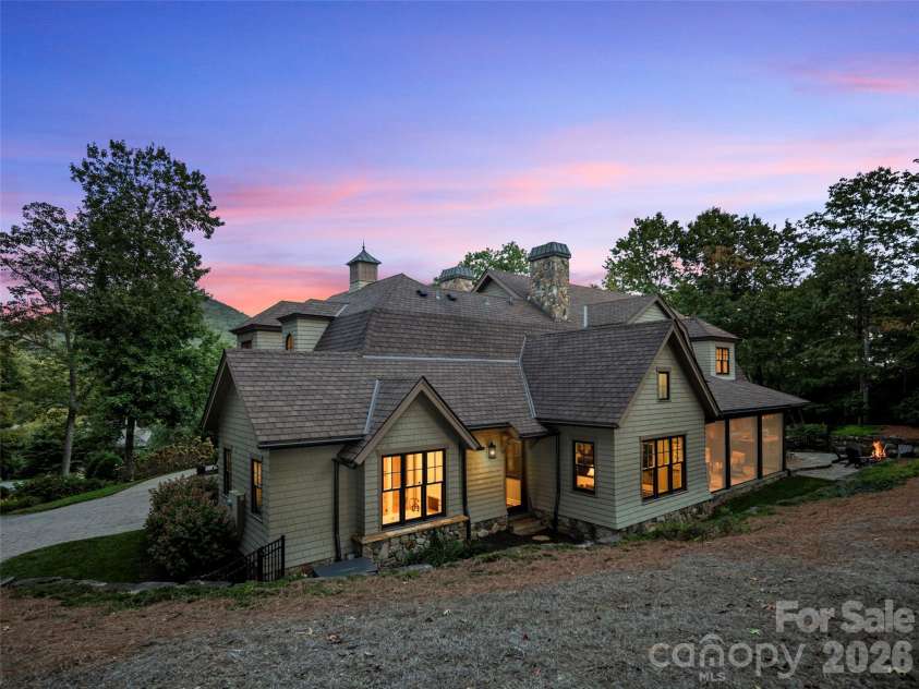 1946 White Tree Trail, Arden, NC 28704.  MLS# CAR4359599, YatesRealty ID 7079. 