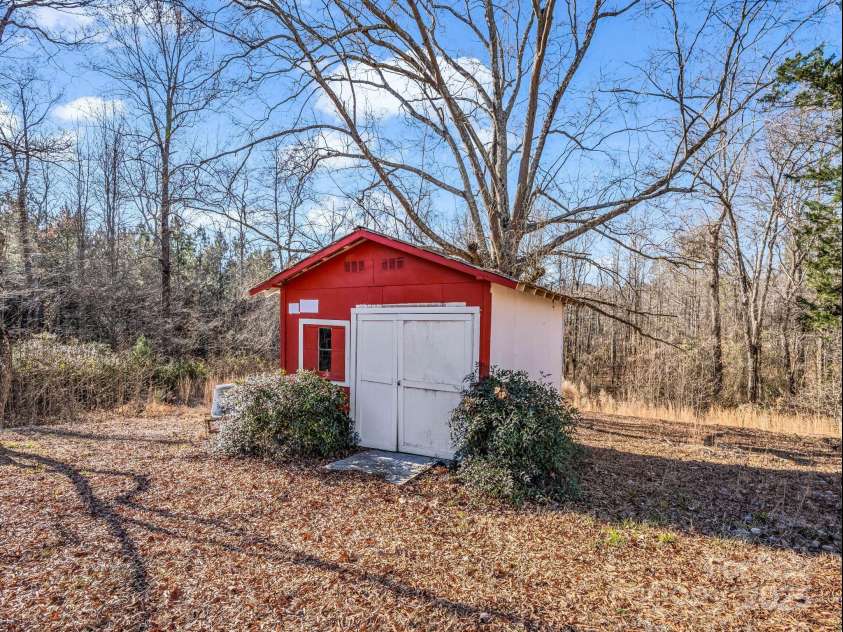 2072 Dean Lane, Lincolnton, NC 28092.  MLS# CAR4330224, YatesRealty ID 708. 