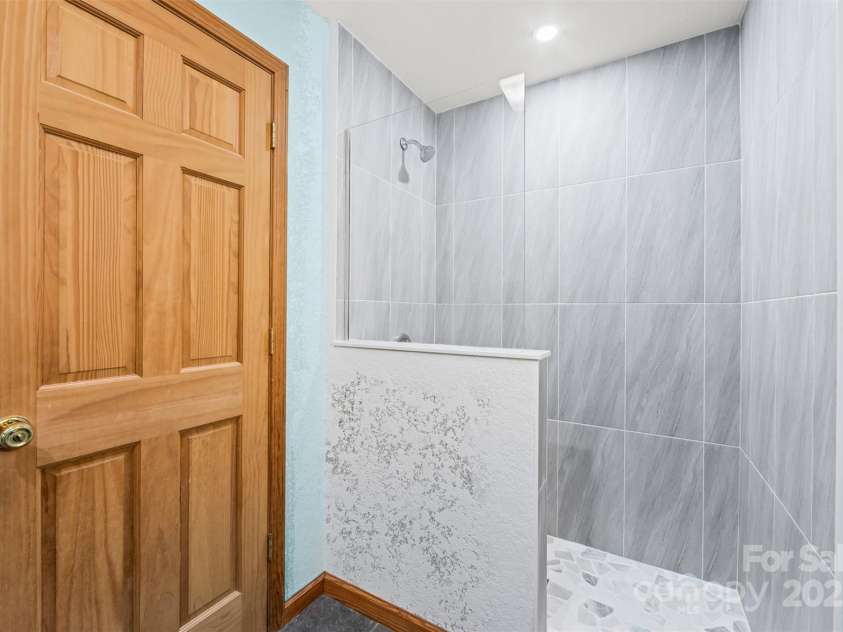 336 Berry Lane, Bryson City, NC 28713.  MLS# CAR4313303, YatesRealty ID 708. 