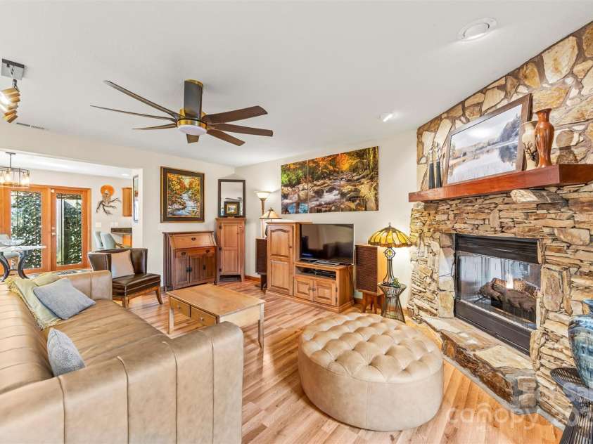 336 Berry Lane, Bryson City, NC 28713.  MLS# CAR4313303, YatesRealty ID 708. Family Room