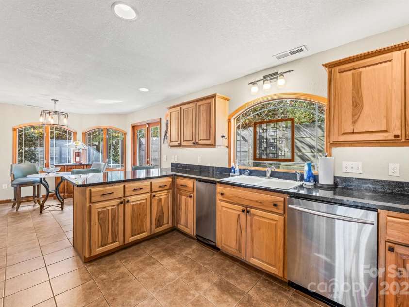 336 Berry Lane, Bryson City, NC 28713.  MLS# CAR4313303, YatesRealty ID 708. Large kitchen