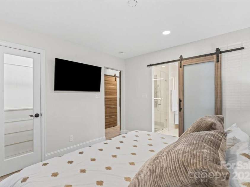 5009 Milford Road, Charlotte, NC 28210.  MLS# CAR4293565, YatesRealty ID 7080. 