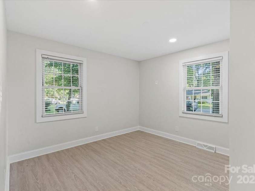 5009 Milford Road, Charlotte, NC 28210.  MLS# CAR4293565, YatesRealty ID 7080. 