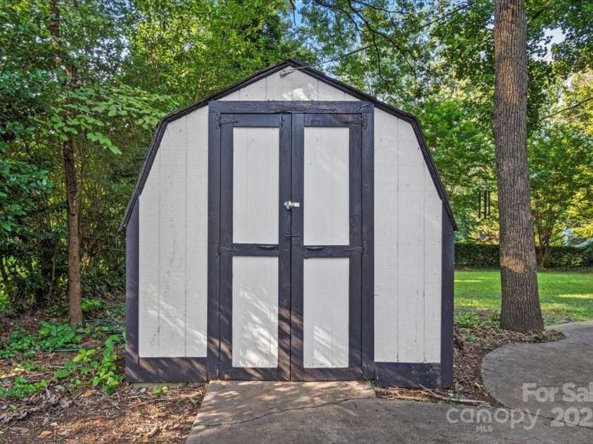 5009 Milford Road, Charlotte, NC 28210.  MLS# CAR4293565, YatesRealty ID 7080. 