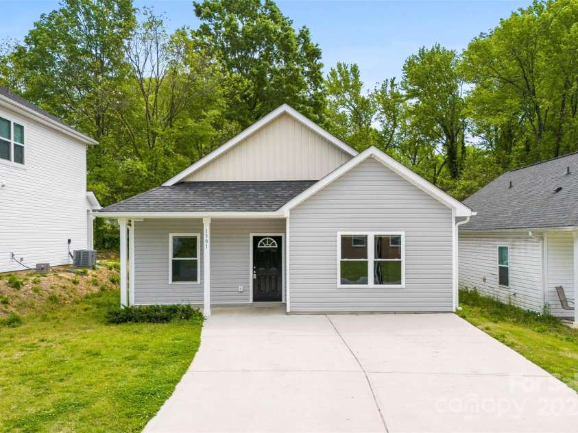 1301 Marble Street, Charlotte, NC 28208.  MLS# CAR4247117, YatesRealty ID 7081. 