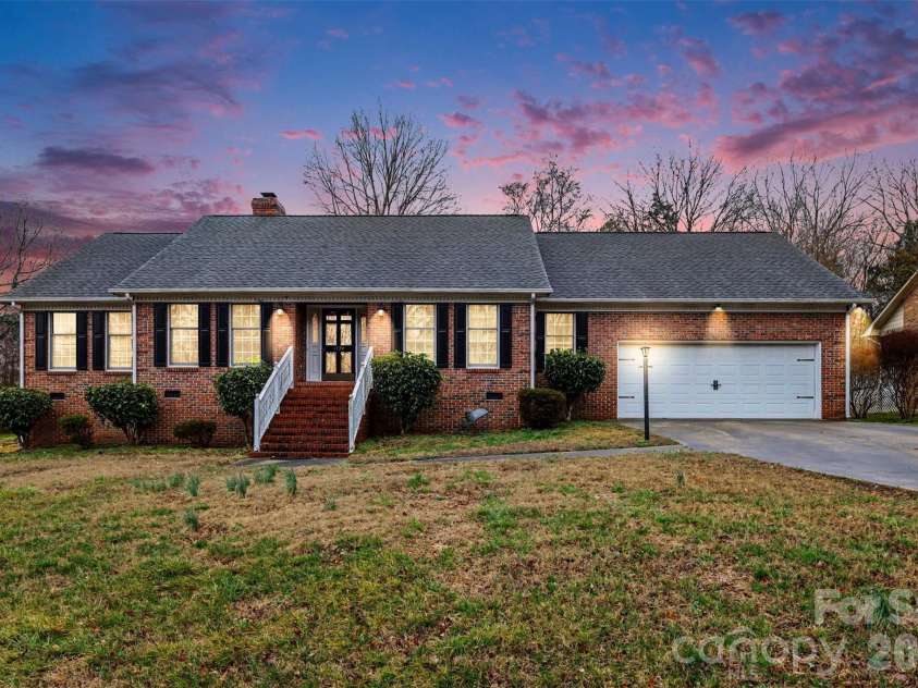 1439 Woodhurst Drive, Rock Hill, SC 29732.  MLS# CAR4351765, YatesRealty ID 7082. 
