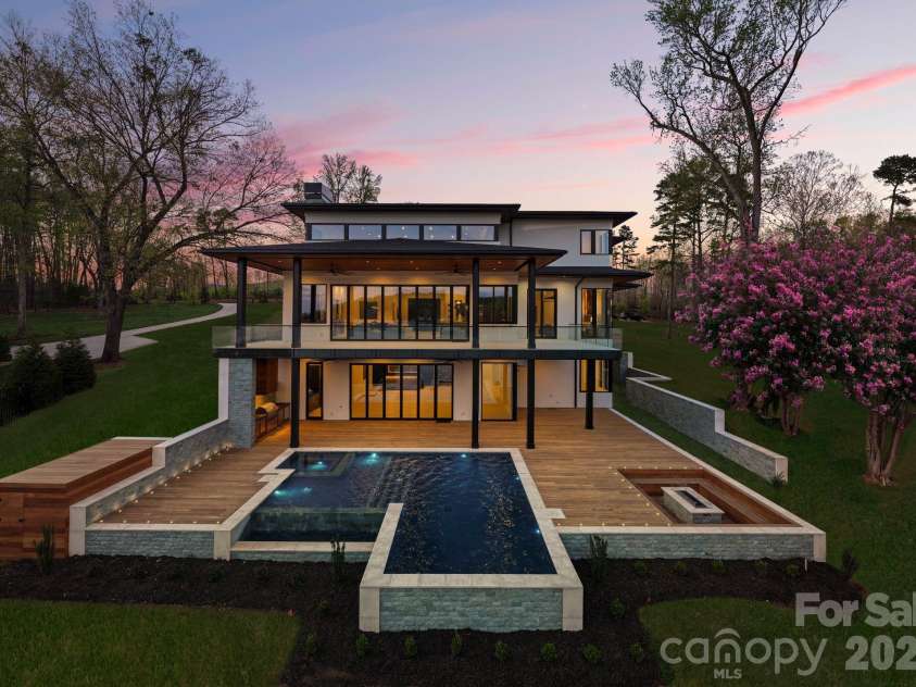 6000 Midsomer Road, Charlotte, NC 28214.  MLS# CAR4361204, YatesRealty ID 7083. 