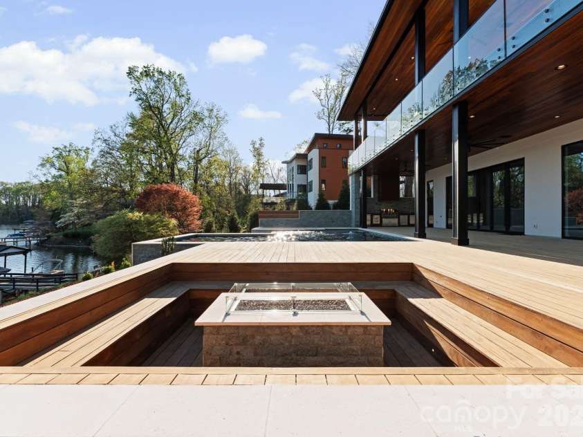 6000 Midsomer Road, Charlotte, NC 28214.  MLS# CAR4361204, YatesRealty ID 7083. 