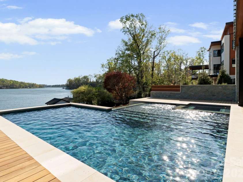 6000 Midsomer Road, Charlotte, NC 28214.  MLS# CAR4361204, YatesRealty ID 7083. 