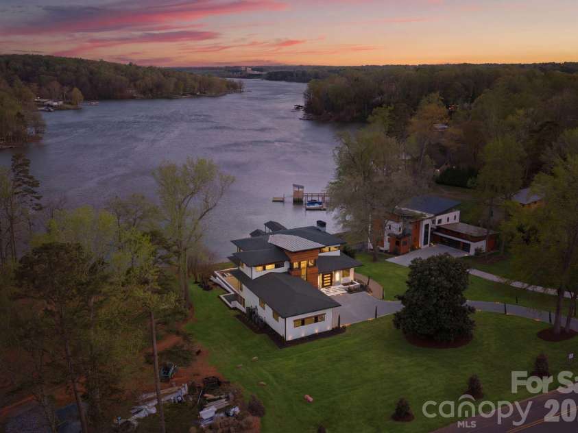 6000 Midsomer Road, Charlotte, NC 28214.  MLS# CAR4361204, YatesRealty ID 7083. 