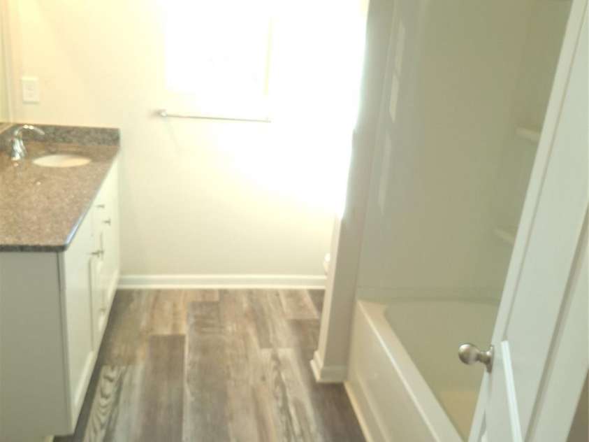 1827 Mcdonald Street, Charlotte, NC 28216.  MLS# CAR4214325, YatesRealty ID 7084. Owners suite bath