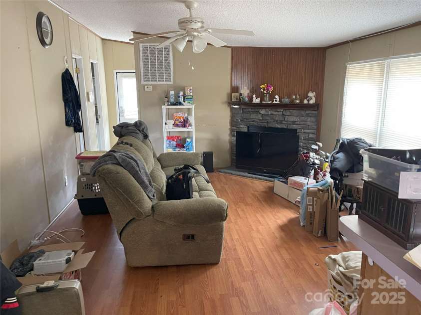 372 Forest Hollow Drive, Statesville, NC 28677.  MLS# CAR4219107, YatesRealty ID 7085. 