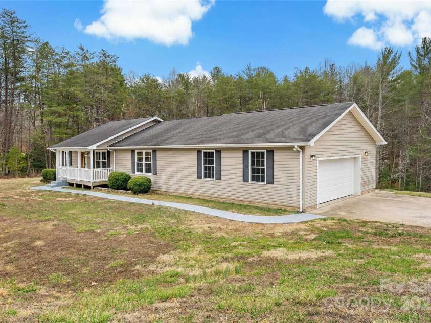3655 Grandview Drive, Morganton, NC 28655.  MLS# CAR4231950, YatesRealty ID 7086. 