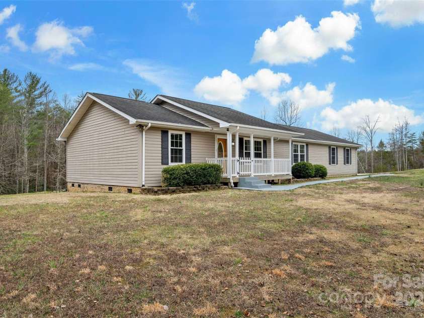 3655 Grandview Drive, Morganton, NC 28655.  MLS# CAR4231950, YatesRealty ID 7086. 