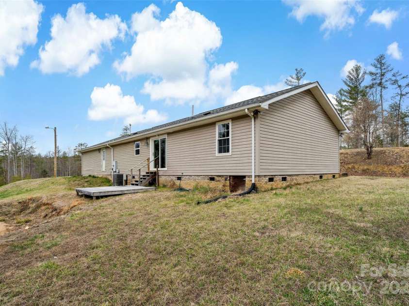 3655 Grandview Drive, Morganton, NC 28655.  MLS# CAR4231950, YatesRealty ID 7086. 