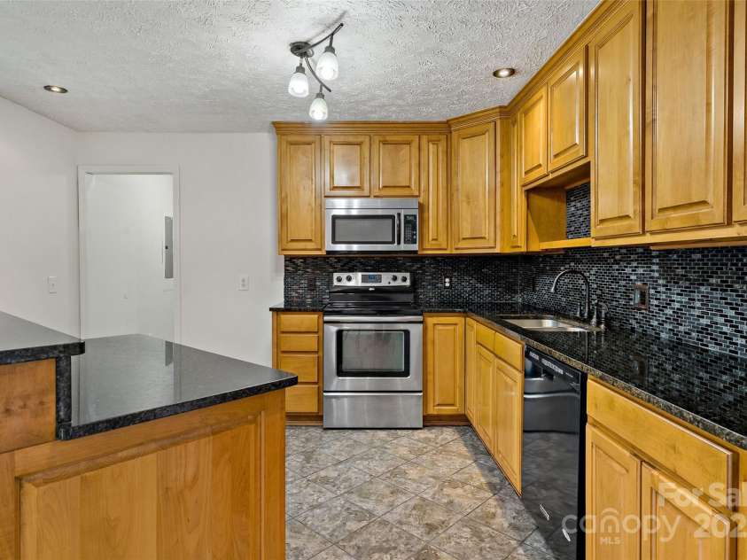 3655 Grandview Drive, Morganton, NC 28655.  MLS# CAR4231950, YatesRealty ID 7086. 