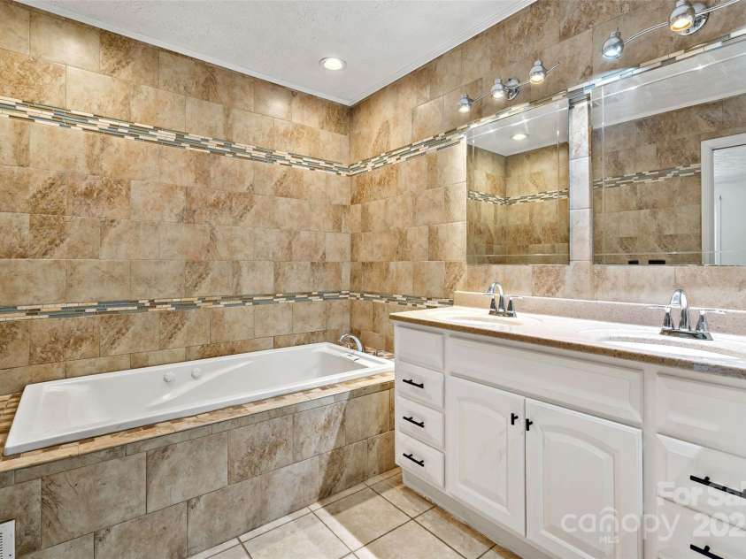3655 Grandview Drive, Morganton, NC 28655.  MLS# CAR4231950, YatesRealty ID 7086. 