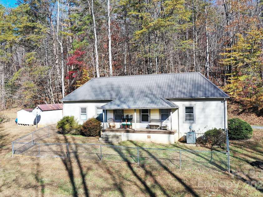 478 Foxwood Drive, Marion, NC 28752.  MLS# CAR4321439, YatesRealty ID 7086. 
