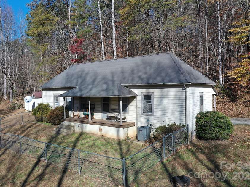 478 Foxwood Drive, Marion, NC 28752.  MLS# CAR4321439, YatesRealty ID 7086. 