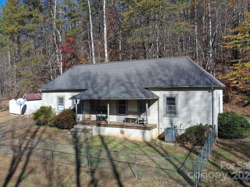 478 Foxwood Drive, Marion, NC 28752.  MLS# CAR4321439, YatesRealty ID 7086. 