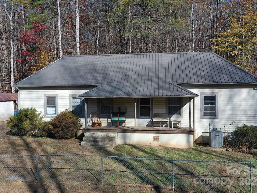 478 Foxwood Drive, Marion, NC 28752.  MLS# CAR4321439, YatesRealty ID 7086. 