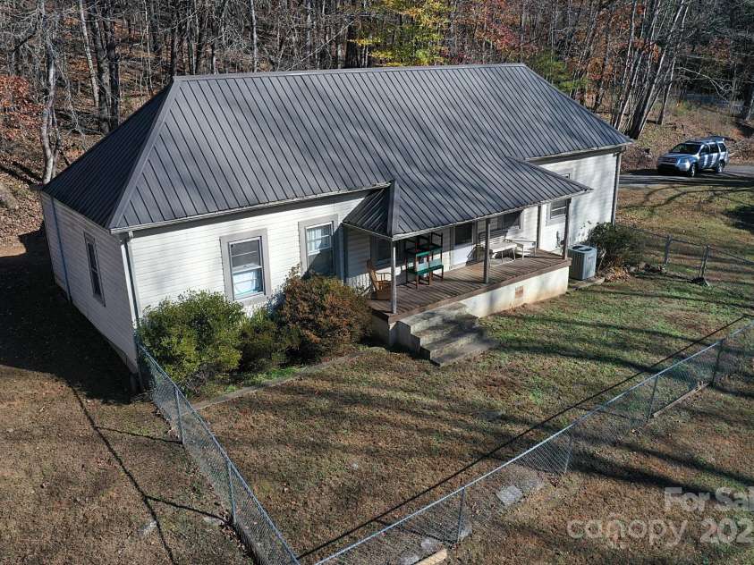 478 Foxwood Drive, Marion, NC 28752.  MLS# CAR4321439, YatesRealty ID 7086. 