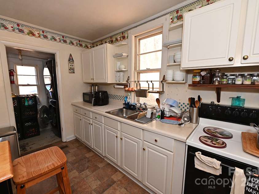 478 Foxwood Drive, Marion, NC 28752.  MLS# CAR4321439, YatesRealty ID 7086. 